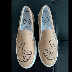 Del Toro brand new women’s size 9